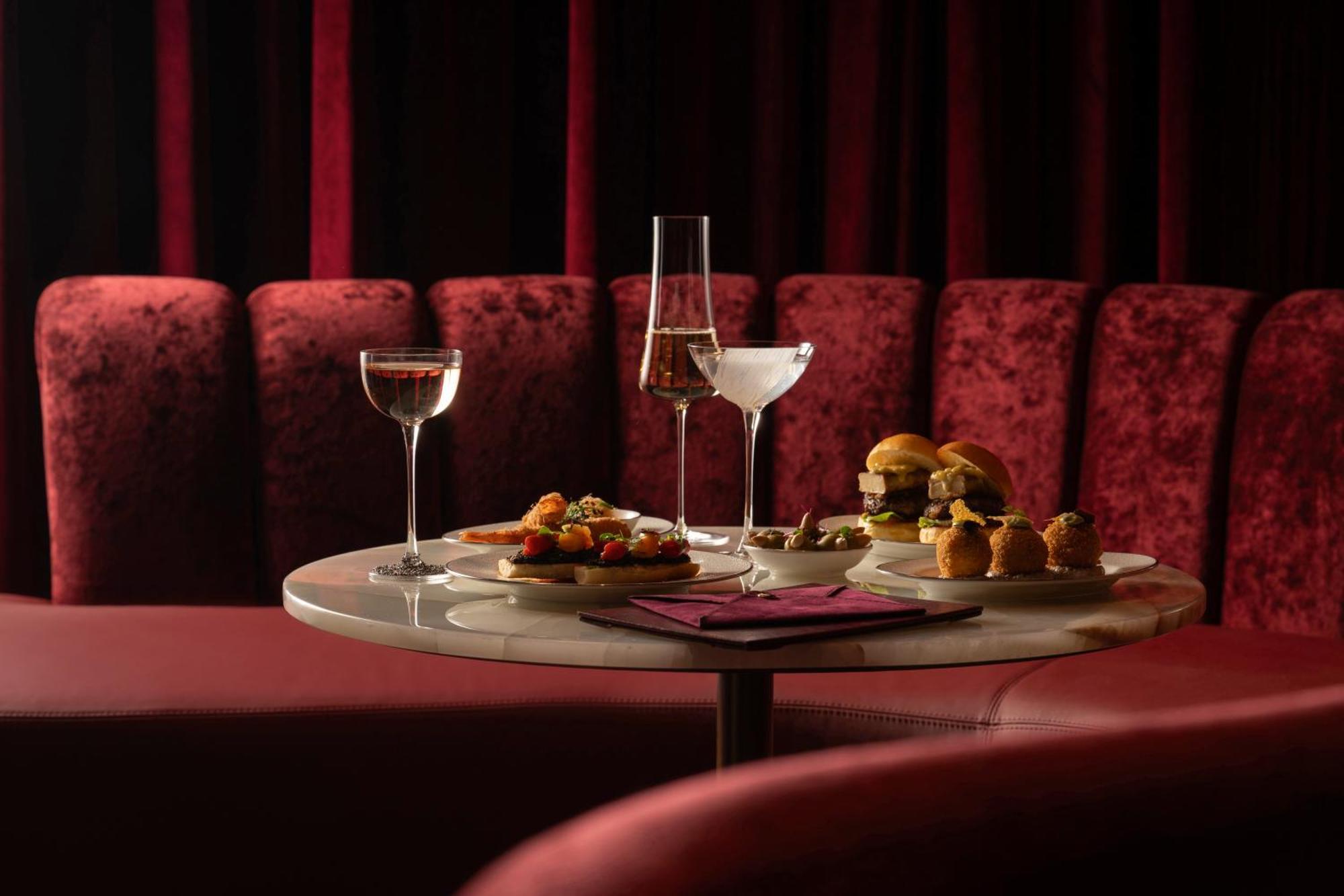 Delano Dubai At Bluewaters Hotel Ngoại thất bức ảnh The bar at the Ritz