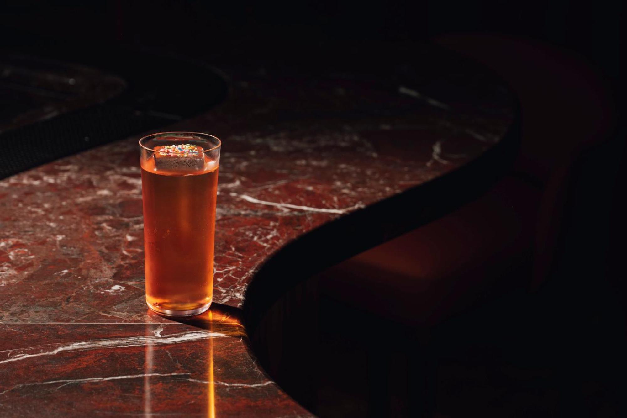 Delano Dubai At Bluewaters Hotel Ngoại thất bức ảnh A glass of Old Fashioned