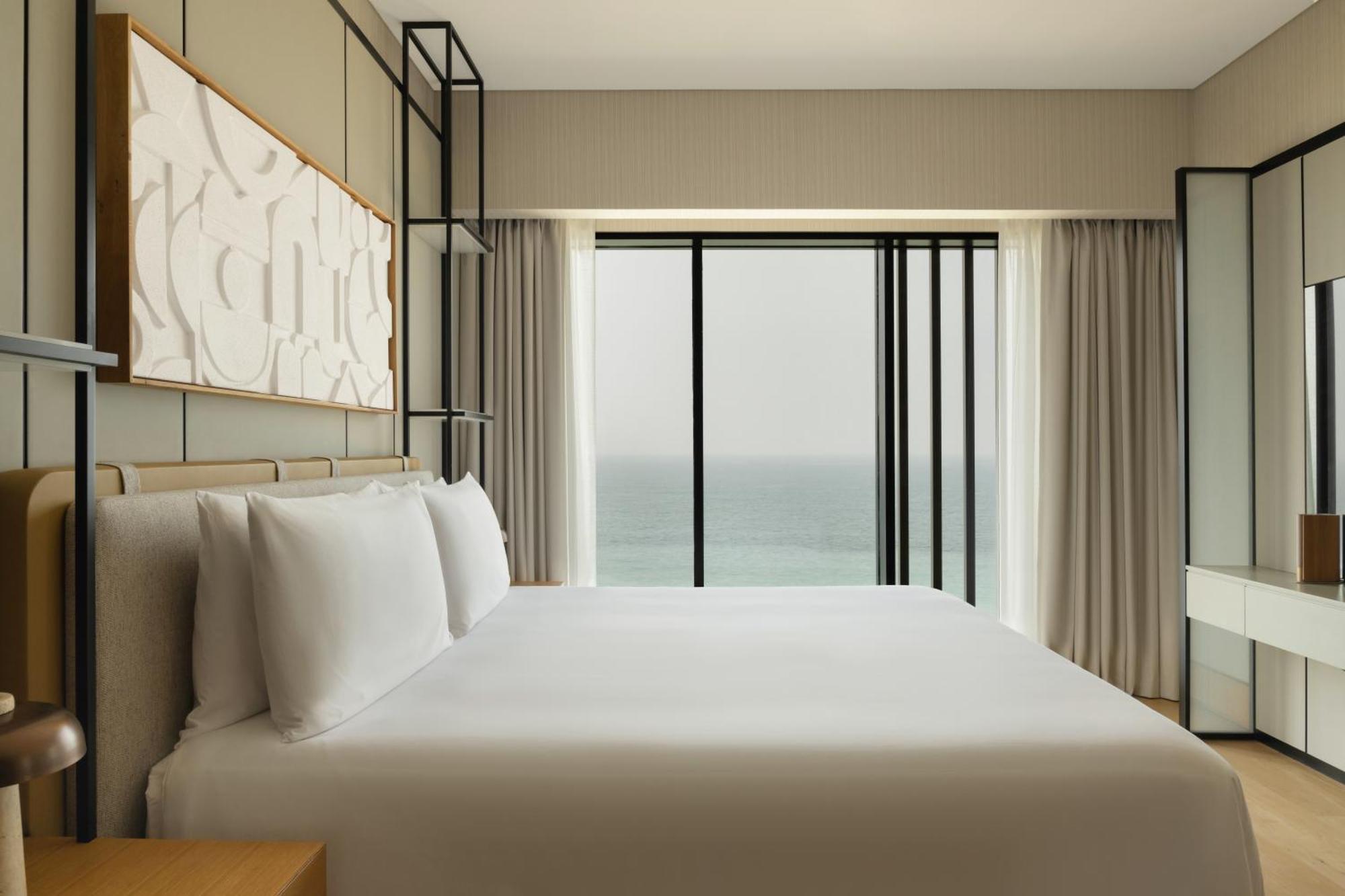 Delano Dubai At Bluewaters Hotel Ngoại thất bức ảnh A bedroom at the hotel
