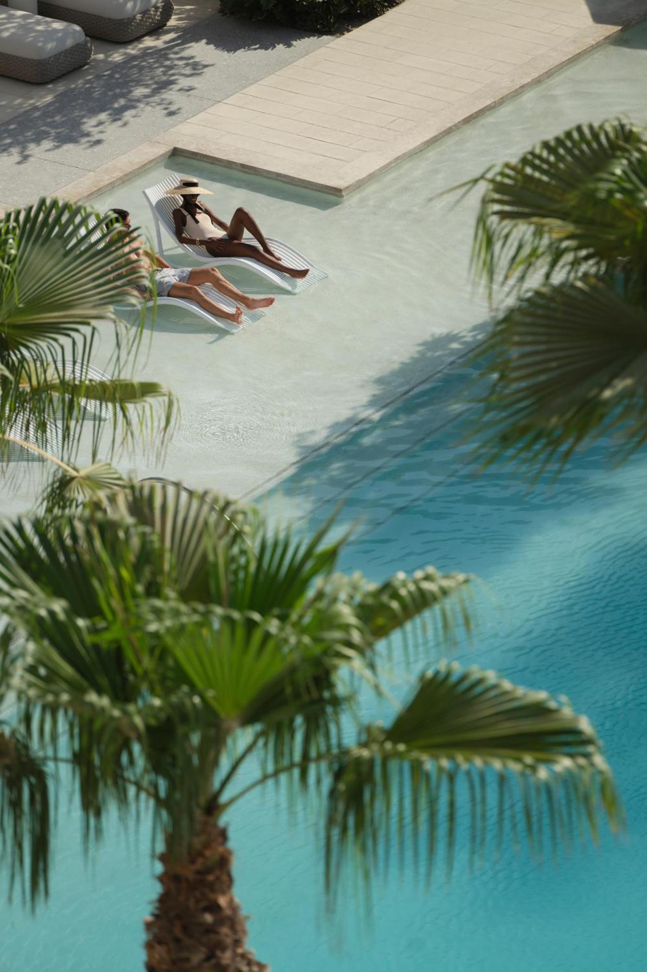 Delano Dubai At Bluewaters Hotel Ngoại thất bức ảnh The pool at the Four Seasons Hotel