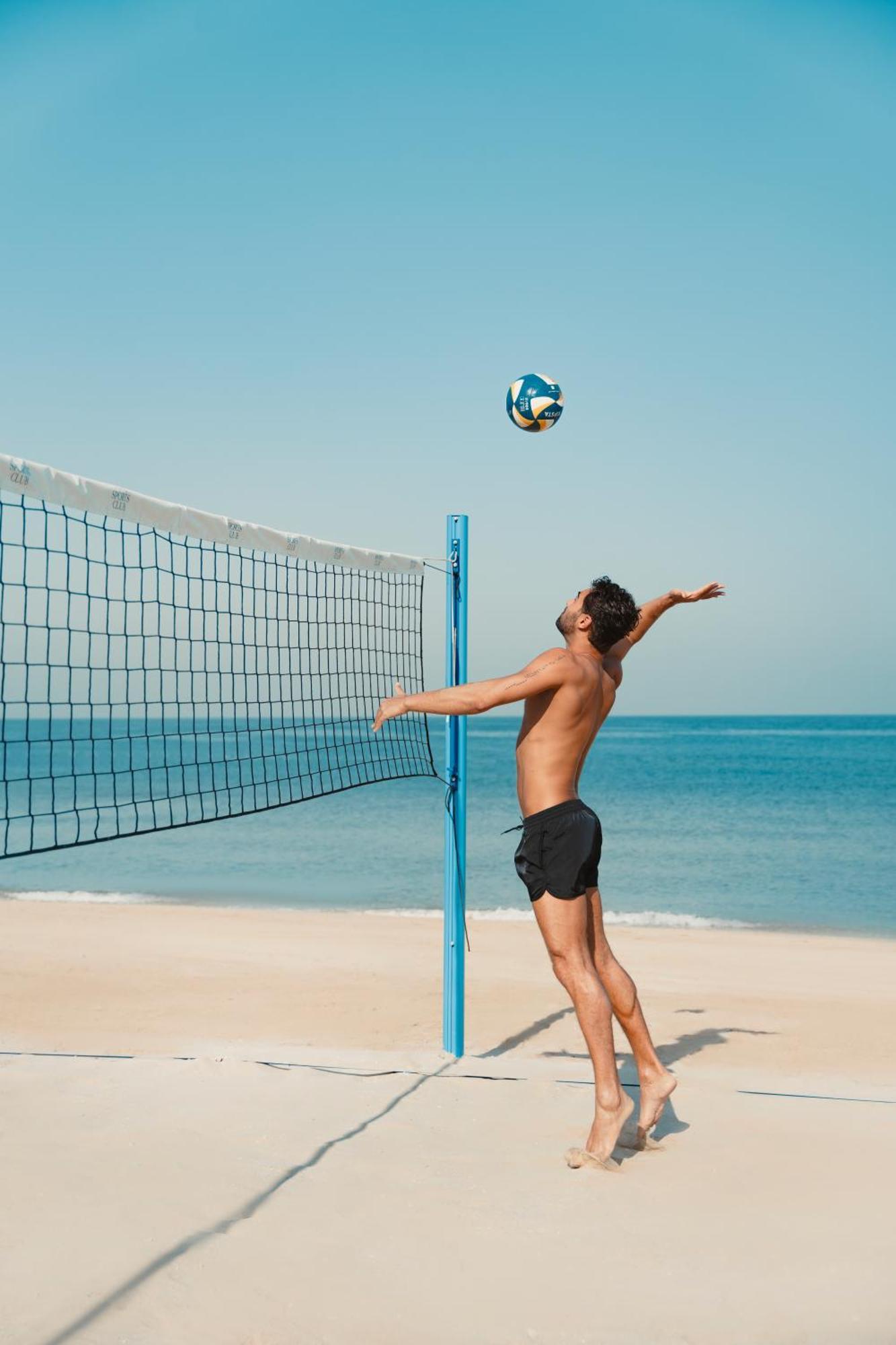 Delano Dubai At Bluewaters Hotel Ngoại thất bức ảnh A player blocks the ball