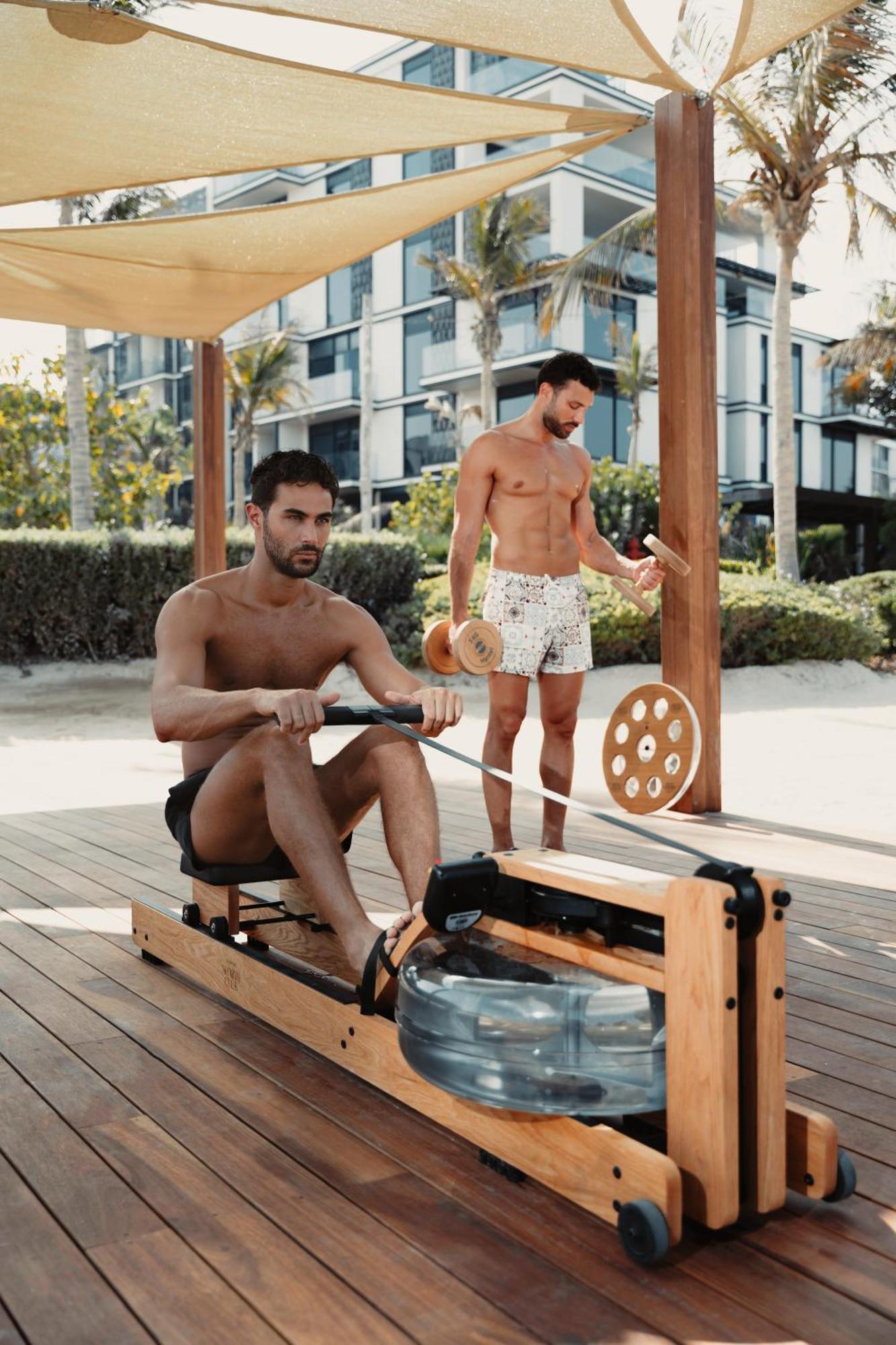 Delano Dubai At Bluewaters Hotel Ngoại thất bức ảnh A man using a water-resistance rowing machine