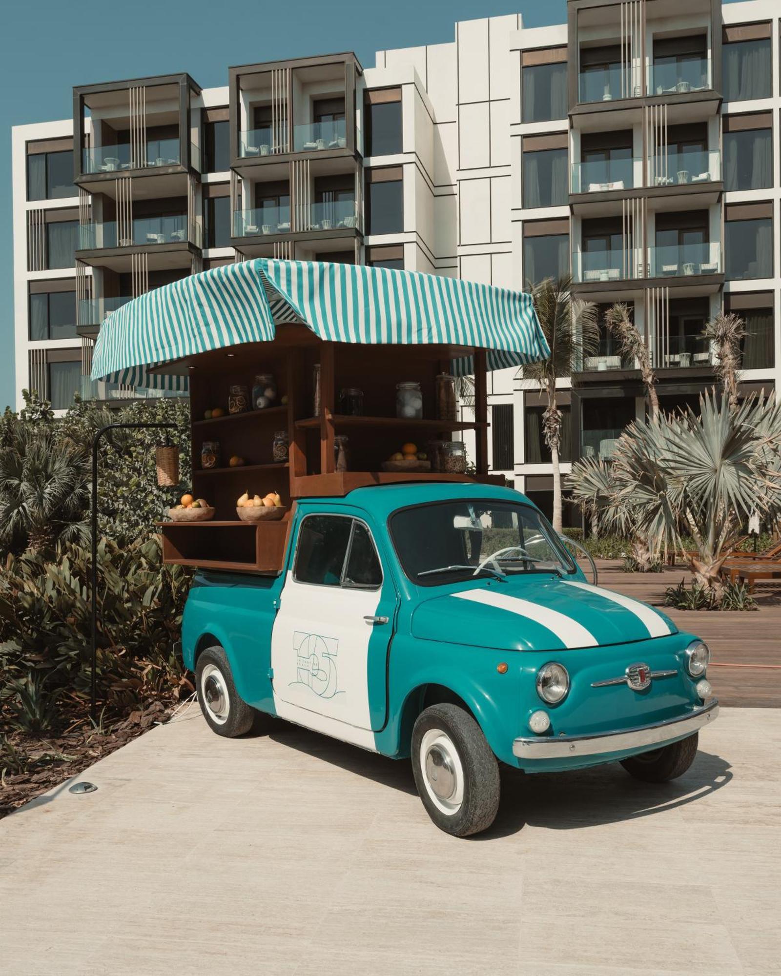 Delano Dubai At Bluewaters Hotel Ngoại thất bức ảnh Fiat 500
