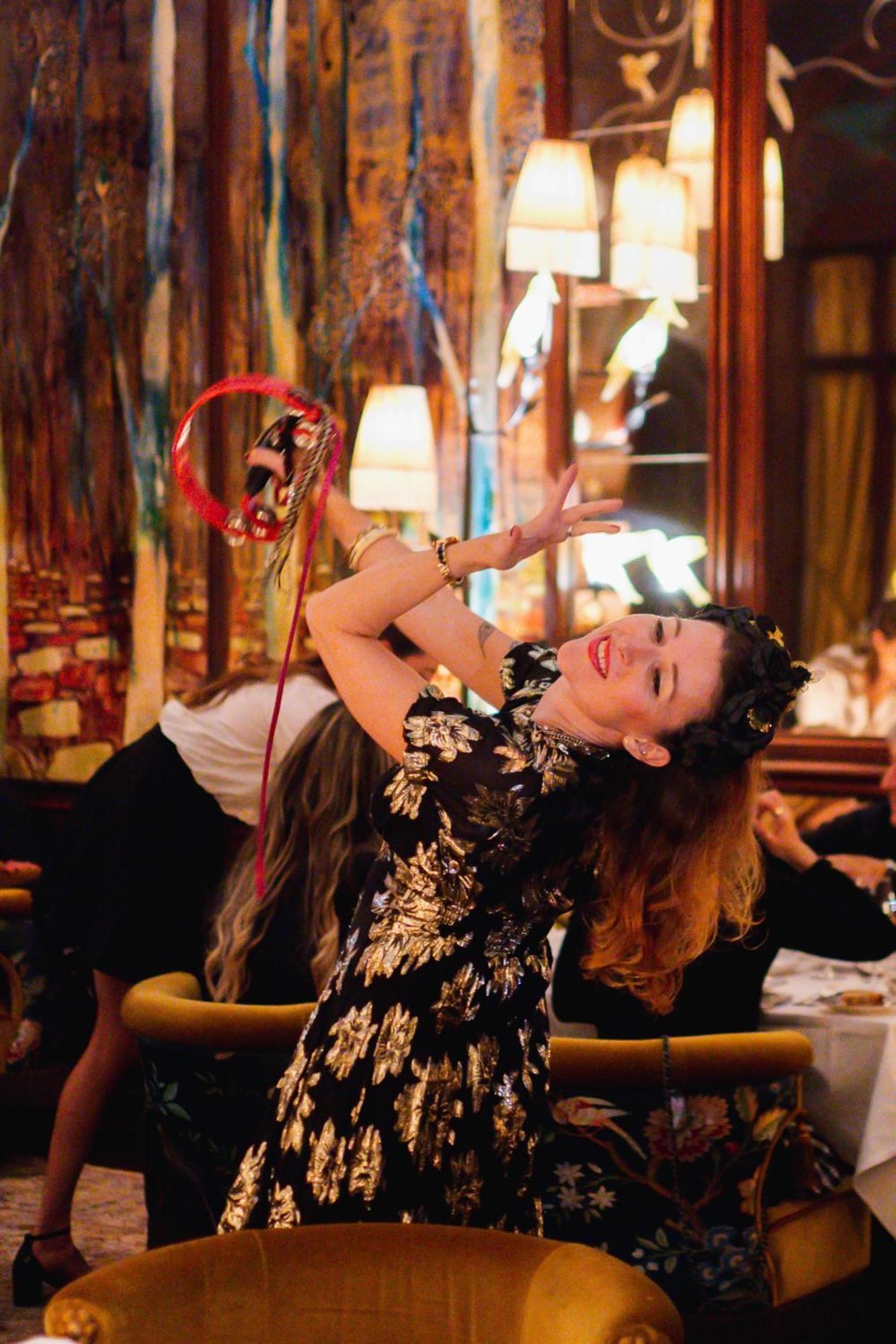 Delano Dubai At Bluewaters Hotel Ngoại thất bức ảnh A flamenco dancer